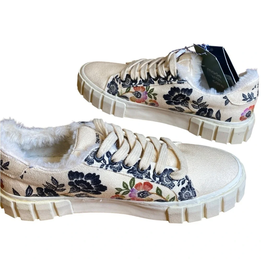 FARM Rio Romantic Garden Platform Sneakers Women’s Size 38.5 (size 8)
